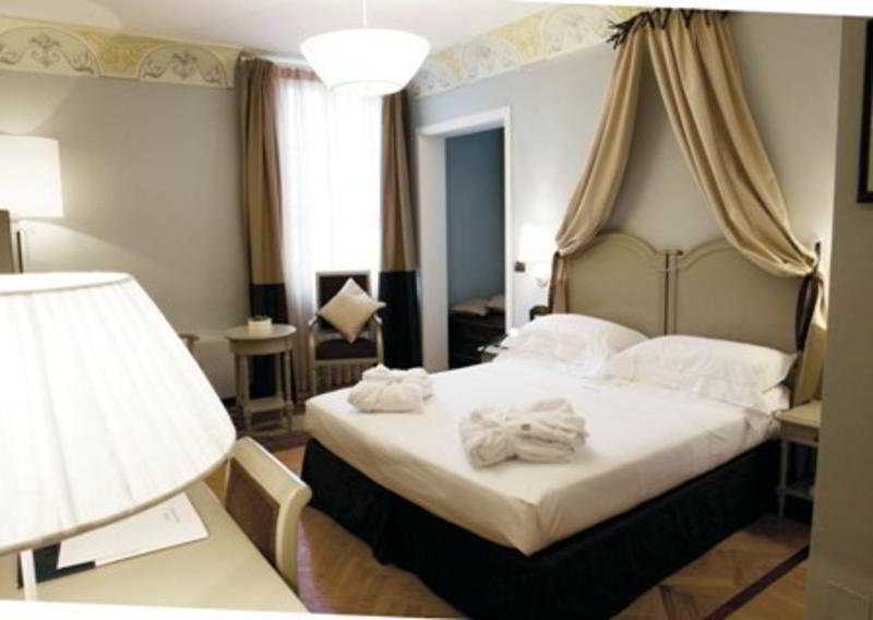 Unahotels Palazzo Mannaioni Toscana มอนตาโยเน ภายนอก รูปภาพ