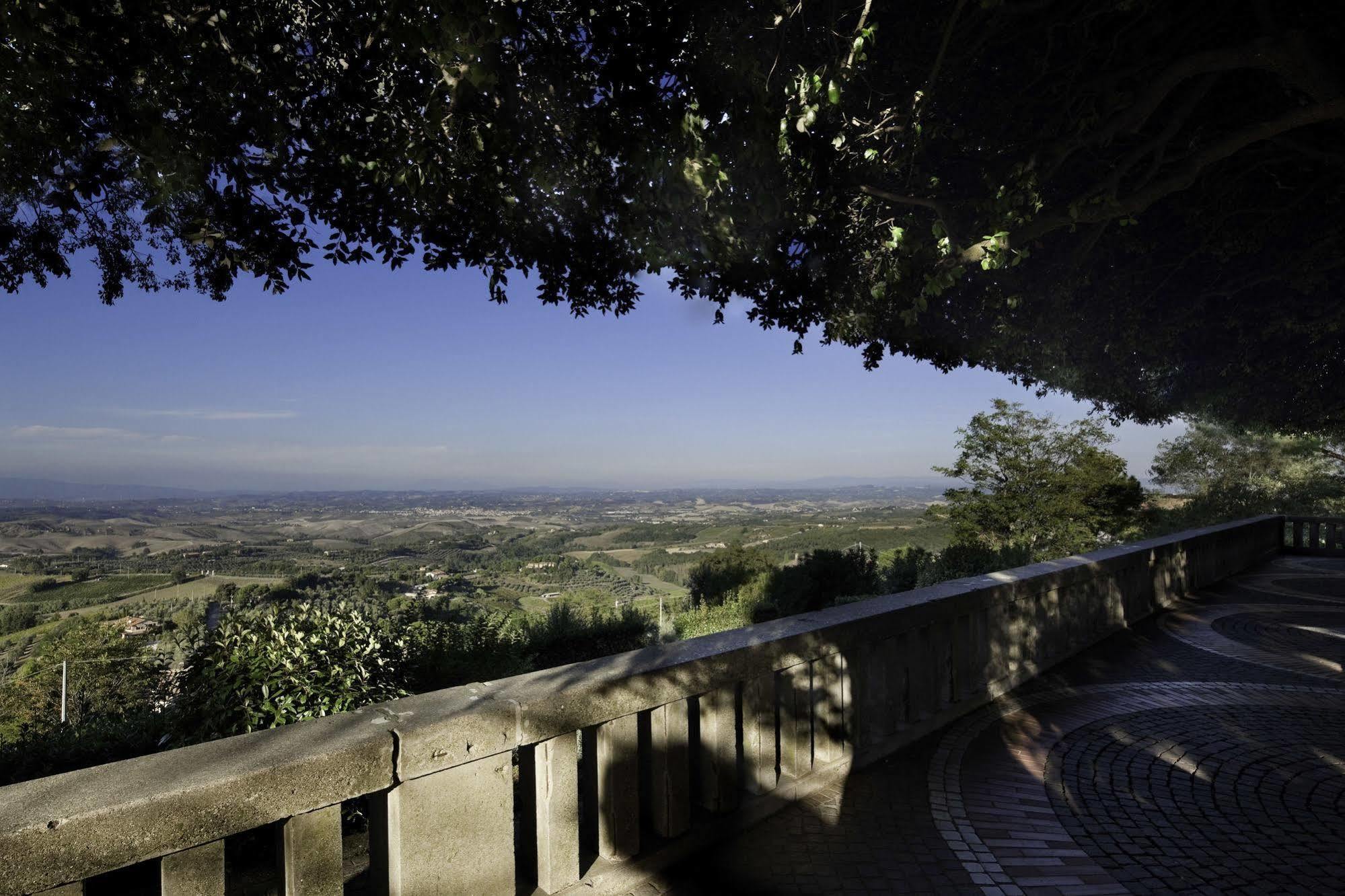 Unahotels Palazzo Mannaioni Toscana มอนตาโยเน ภายนอก รูปภาพ